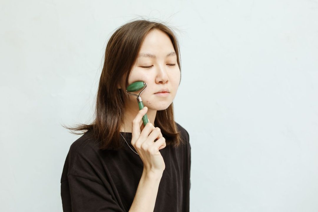 グルーミング中の女性